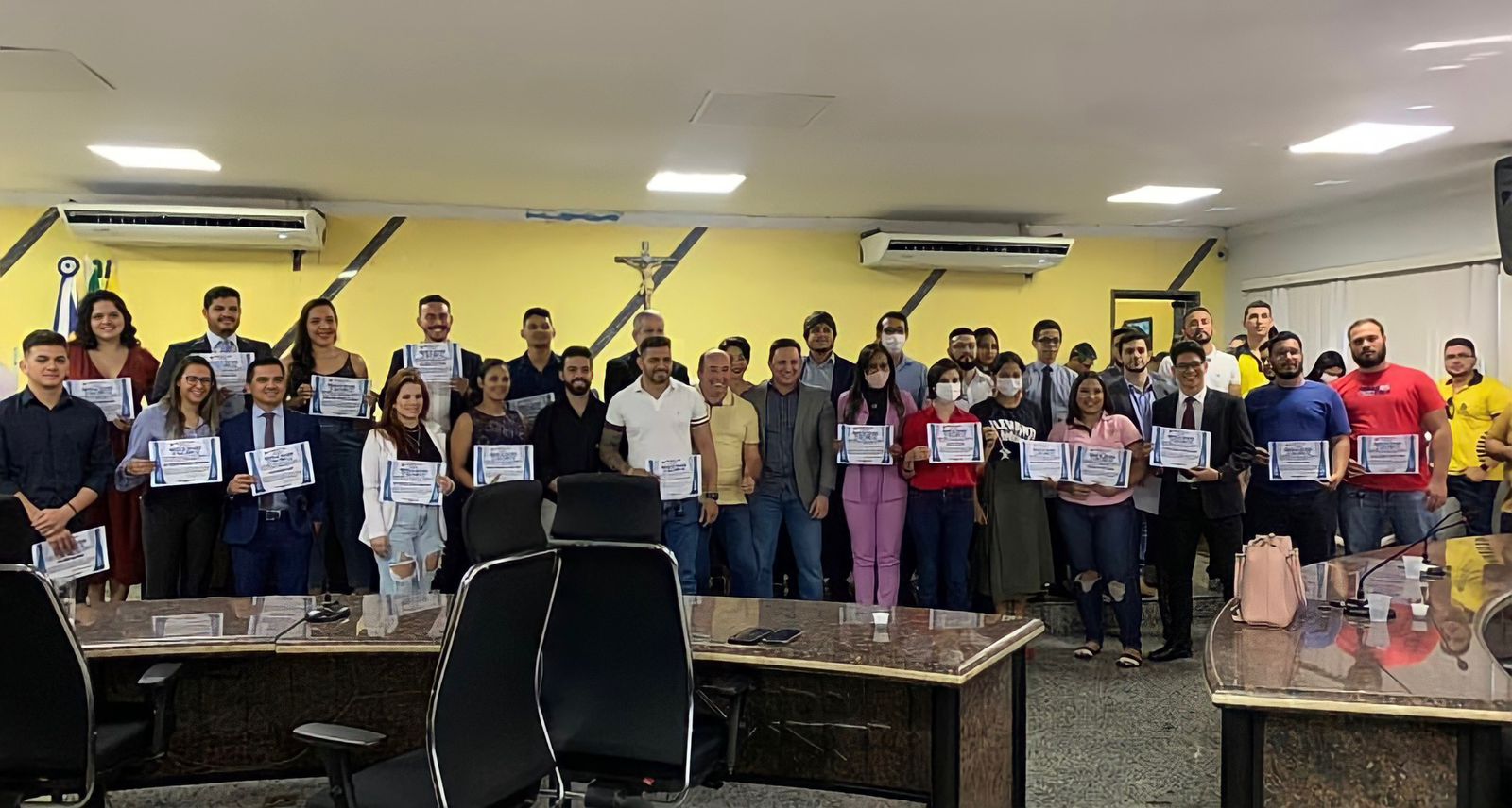 Vereador Raí Ferreira entrega Moção de Aplauso aos Jovens Empreendedores de Porto Velho